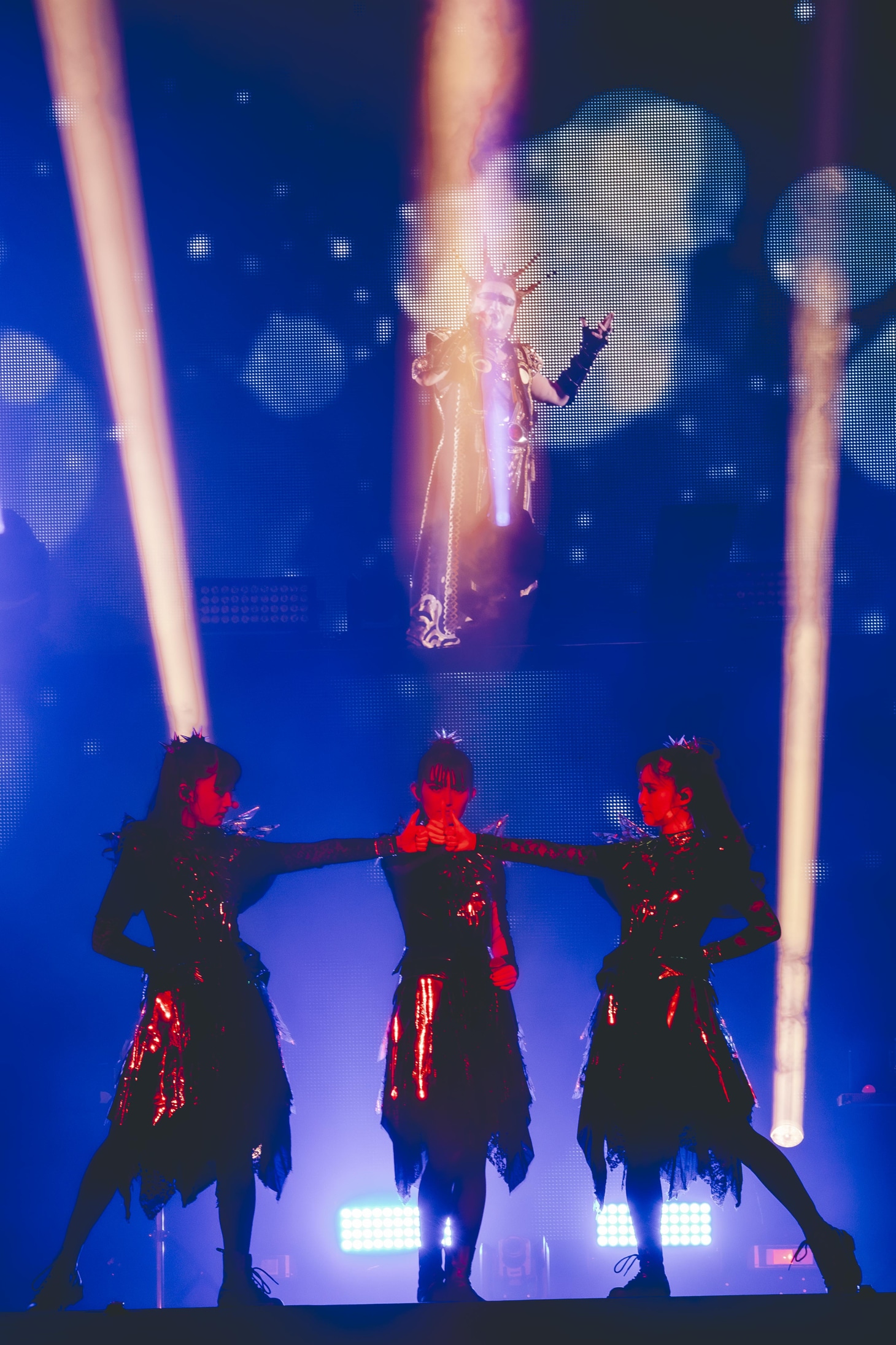 BABYMETALとデーモン閣下。（Photo by Taku Fujii）