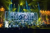聖飢魔IIとBABYMETALのコラボパフォーマンスシーン。（Photo by Takahide "THUNDER" Okami）※追加写真