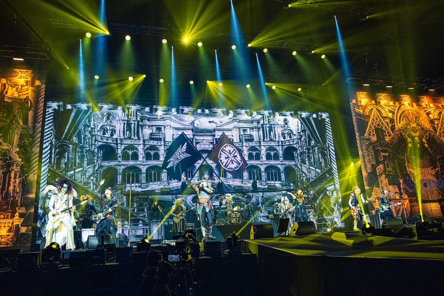 聖飢魔IIとBABYMETALのコラボパフォーマンスシーン。（Photo by Takahide "THUNDER" Okami）※追加写真