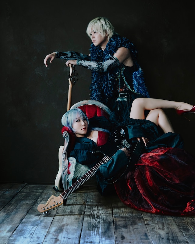 Cö shu Nieの新アーティスト写真。上から松本駿介（B）、中村未来（Vo, G, Key, Manipulator）。