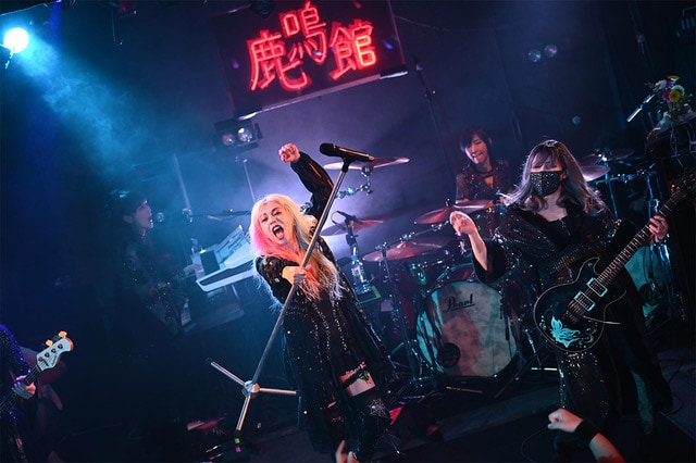 SHOW-YAの鹿鳴館公演の様子。
