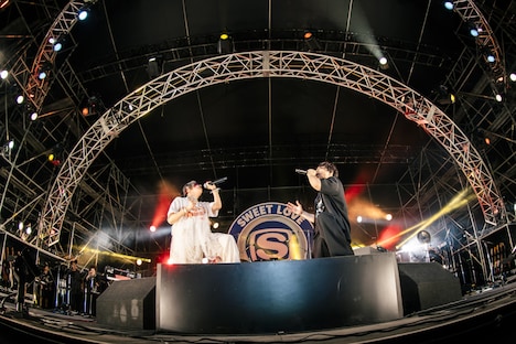 Official髭男dismとaiko。