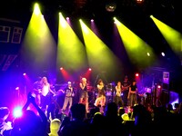 「FYURA 1st LIVE TOUR～東京だよ! 大阪やでぇ! 全員集合!!」東京公演の様子。 ©elements ltd.