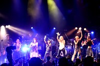 「FYURA 1st LIVE TOUR～東京だよ! 大阪やでぇ! 全員集合!!」東京公演の様子。 ©elements ltd.