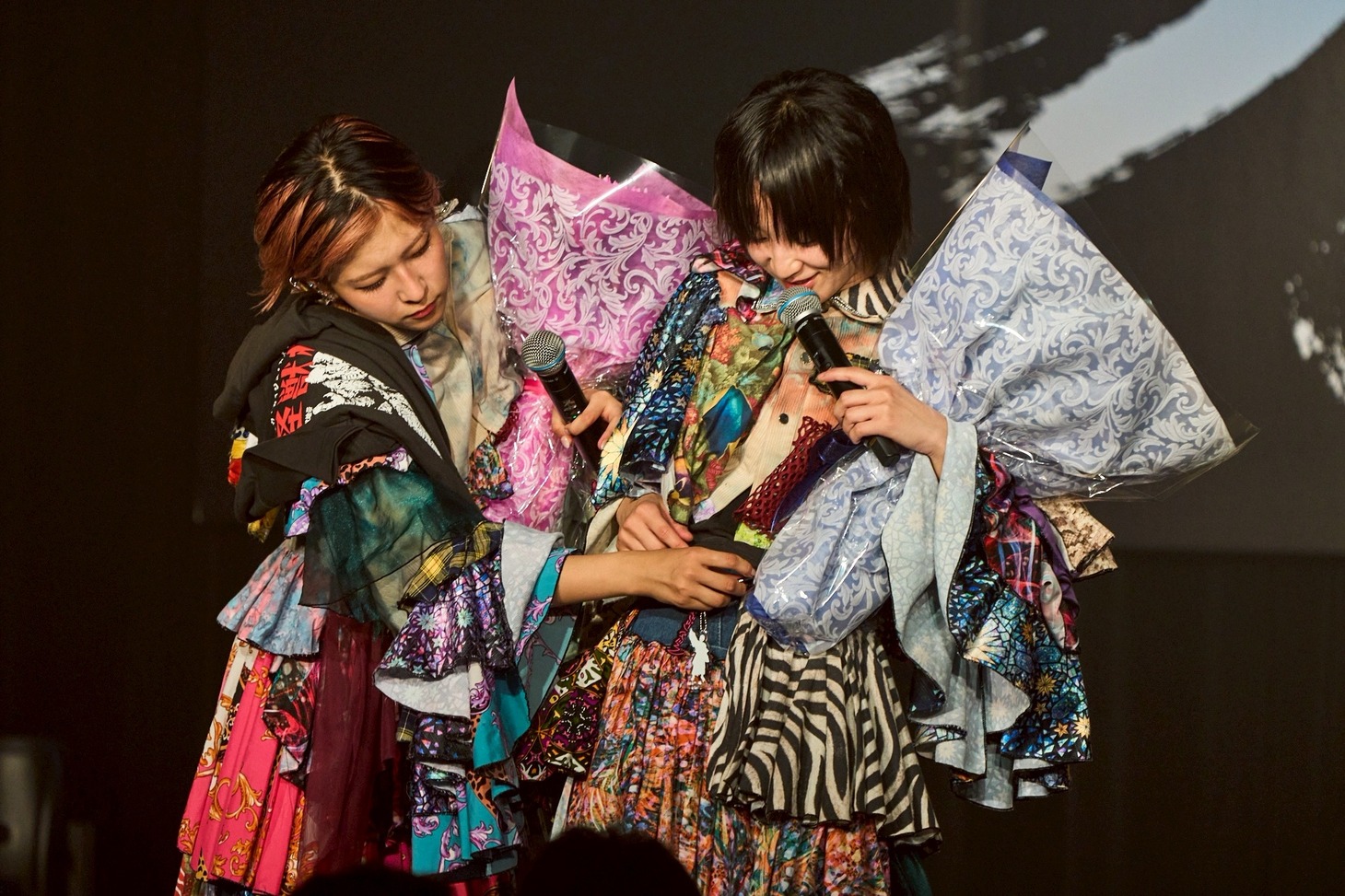 左からスタンド・バイ・ミーア、スタンド・バイ・菜月。（Photo by KentaKUMEI）