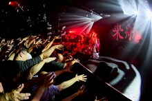 「カイジューバイミーONEMAN 『来航』」の様子。（Photo by KentaKUMEI）