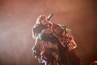 スタンド・バイ・華希とスタンド・バイ・エレナ。（Photo by KentaKUMEI）