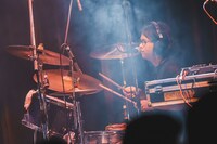 CHO CO PA CO CHO CO QUIN QUINのサポートメンバー。（撮影：ヤギタツノリ）