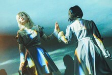 左からRAYの紬実詩、月海まお。（撮影：ヤギタツノリ）