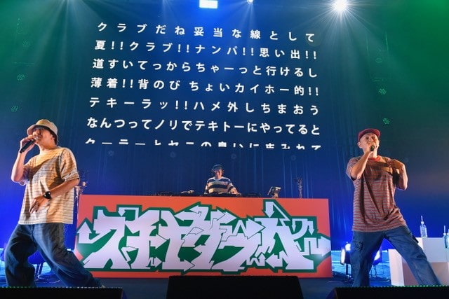 「5th WHEEL 2 the COACH 30th LIVE」の様子。(撮影:三浦憲治)