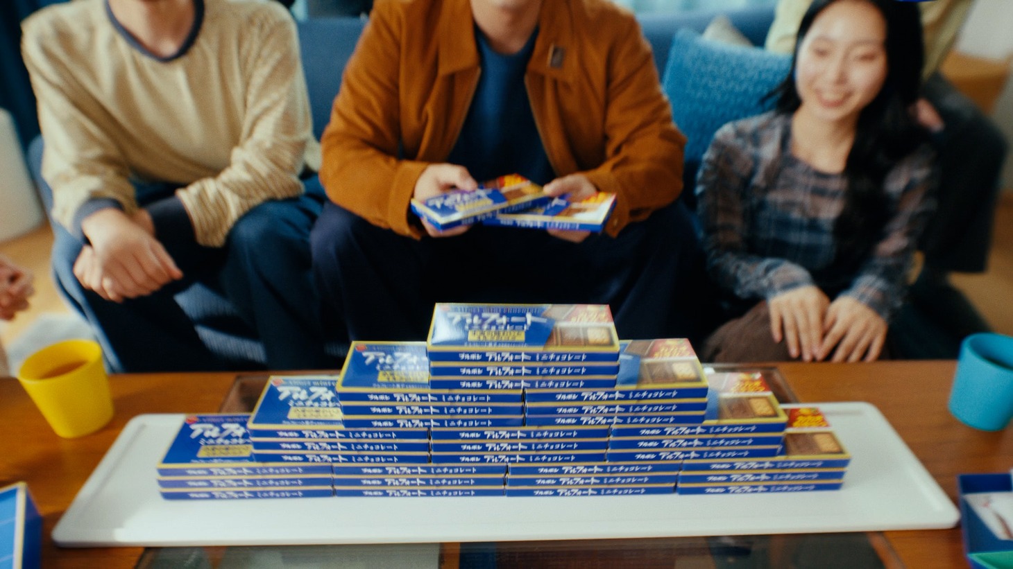 ブルボン「アルフォートミニチョコレート」新テレビCM「I am アルフォー党」編より。