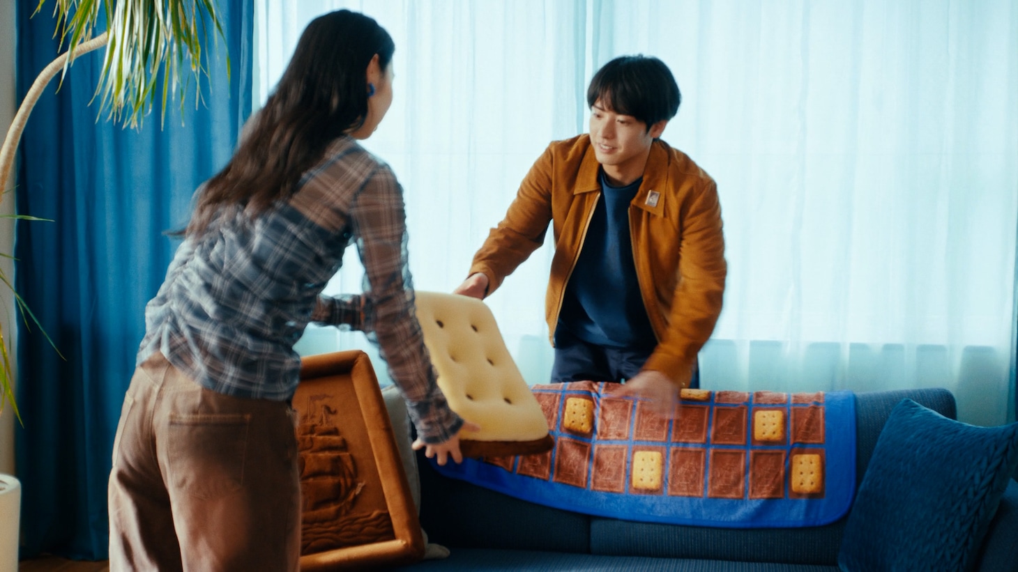 ブルボン「アルフォートミニチョコレート」新テレビCM「I am アルフォー党」編より。