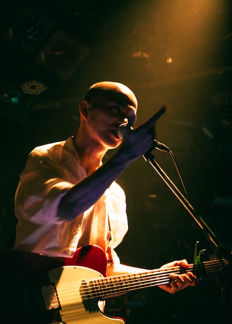 オオスカ（G, Vo）（撮影：雨宮透貴）