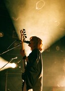 マナミオーガキ（B, Vo）（撮影：雨宮透貴）