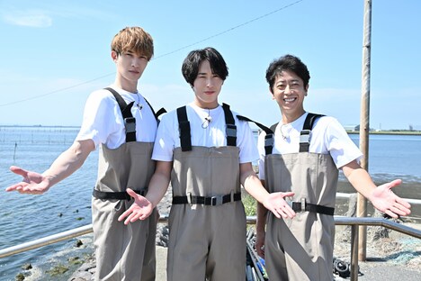 左からジェシー（SixTONES）、宮舘涼太（Snow Man
）、後藤輝基（フットボールアワー）。©TBS