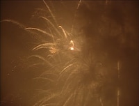 「さんピンCAMP」冒頭の花火のシーン。