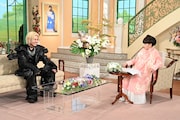 人気画像4位は「藤井風が『徹子の部屋』初出演、父の教えと努力の日々を振り返る」より、「徹子の部屋」より、藤井風と黒柳徹子。