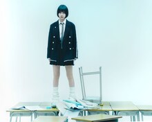 あのちゃん念願のコラボ実現、自身のブランドHELL BLAU × groundsのシューズ発売