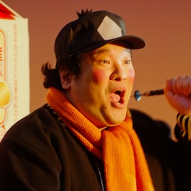 岡崎体育がチャルメラおじさんになってエッホエッホ