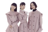 「Perfume Closet #10」より「ネビュラロマンス」をイメージしたアイテムを着用するPerfume。©AMUSE