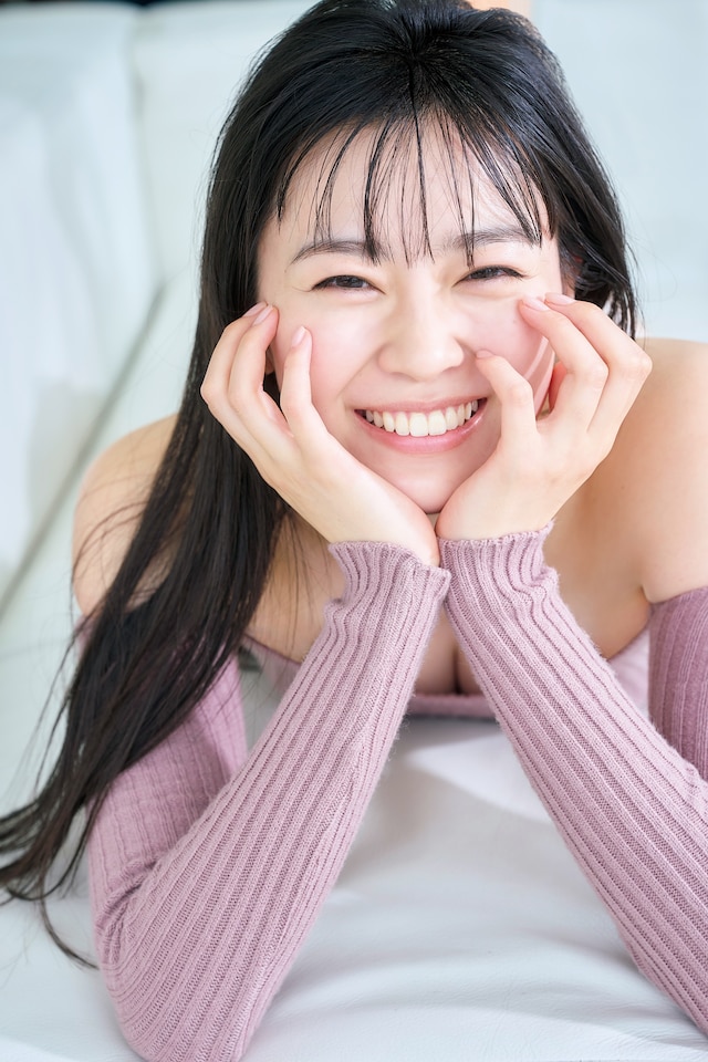 坂井仁香の2nd写真集「ひとかけら」より。（撮影：中村和孝）