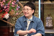 「酒のツマミになる話」より、近藤春菜（ハリセンボン）。©フジテレビ