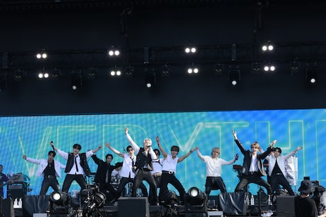 TREASURE（写真提供：エイベックス）