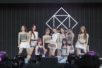 NiziU（写真提供：エイベックス）