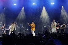 左から花村想太、久保田利伸、大野雄大。（写真提供：エイベックス）