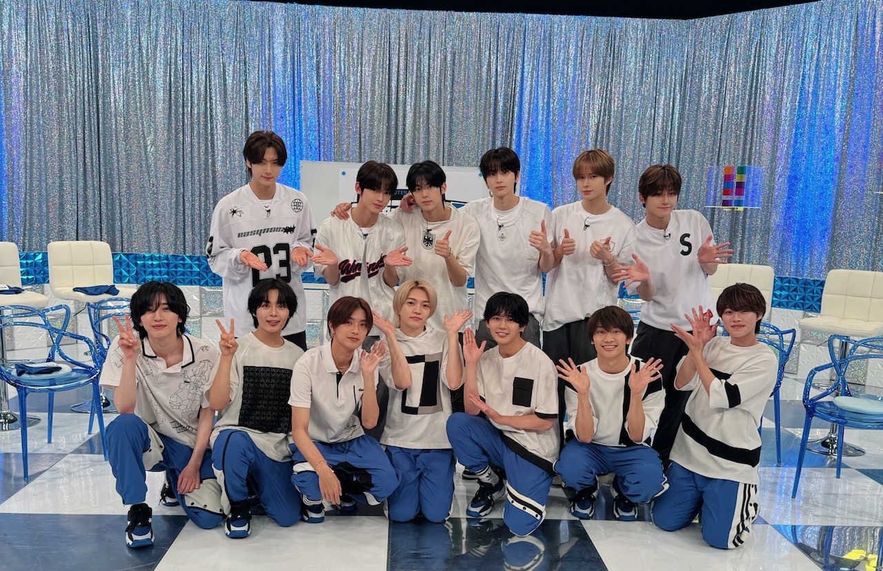 前列がなにわ男子、後列がTWS。(c)テレビ朝日