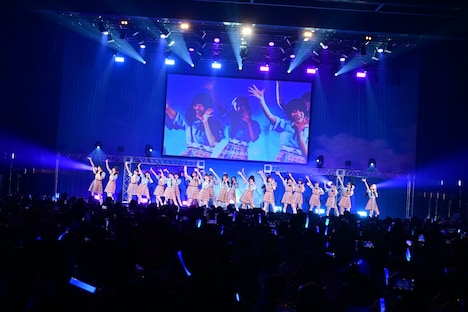 「アオゾラサマーフェスティバル2025」より「好きになりなさい」パフォーマンスの様子。