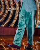 「FIREBIRD VELOUR」を着用した鎮座DOPENESS。