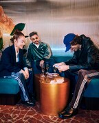 FNCYを起用した「FIREBIRD VELOUR」ビジュアル。