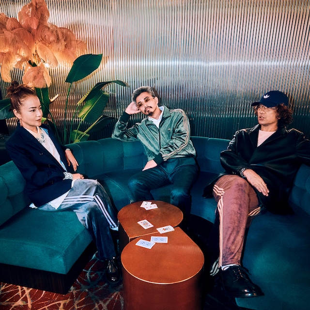 FNCYを起用した「FIREBIRD VELOUR」メインビジュアル。