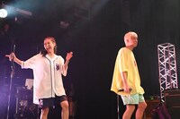 左から、yukarin（hy4_4yh）、BIKKE（TOKYO No.1 SOUL SET、Nathalie Wise）。（撮影：浦田大作）