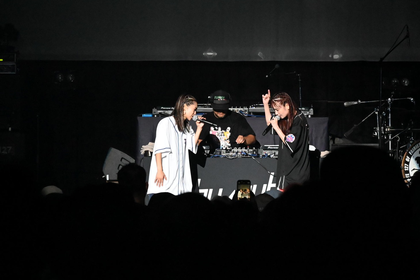 アカペラでRHYMESTER「キング オブ ステージ Part II」をラップするhy4_4yh。（撮影：浦田大作）