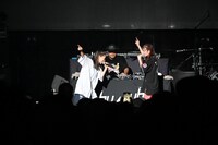 アカペラでRHYMESTER「キング オブ ステージ Part II」をラップするhy4_4yh。（撮影：浦田大作）