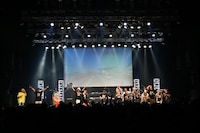 hy4_4yhとお世話になってる皆様。（撮影：浦田大作）