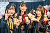 チョコフォンデュを楽しむINUWASIのがるむ、六椛、すずめ。