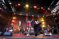 MONGOL800とくまモンのコラボレーションの様子。（Photo by SARU［SARUYA AYUMI］）