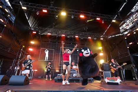 MONGOL800とくまモンのコラボレーションの様子。（Photo by SARU［SARUYA AYUMI］）