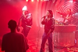 「FIREBIRD VELOUR Launch Party」でパフォーマンスを披露するFNCY 2/3(ZEN-LA-ROCK×G.RINA)。
