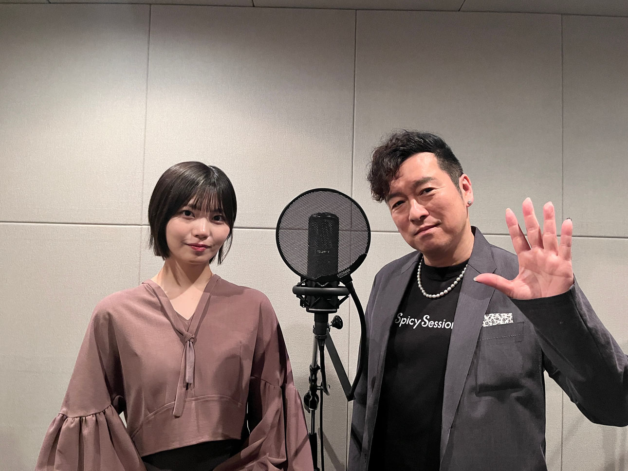 中西アルノ（乃木坂46）と黒沢薫（ゴスペラーズ）。