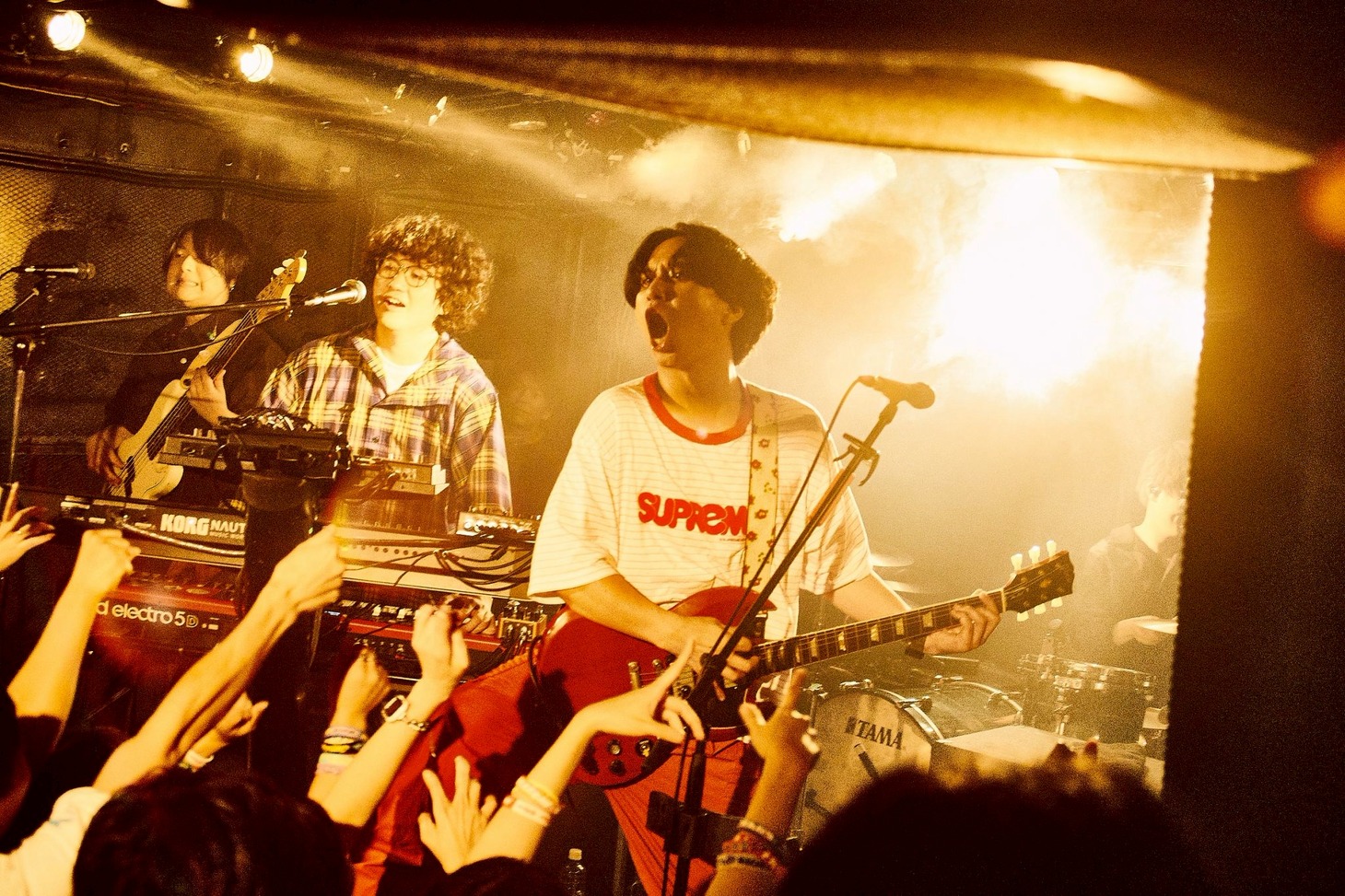 「マカロニえんぴつ 10th Anniversary Live『下北沢SHELTER』」より。（撮影：酒井ダイスケ）