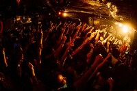 「マカロニえんぴつ 10th Anniversary Live『下北沢SHELTER』」より。（撮影：酒井ダイスケ）