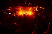 「マカロニえんぴつ 10th Anniversary Live『下北沢SHELTER』」より。（撮影：酒井ダイスケ）