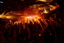 「マカロニえんぴつ 10th Anniversary Live『下北沢SHELTER』」より。（撮影：酒井ダイスケ）