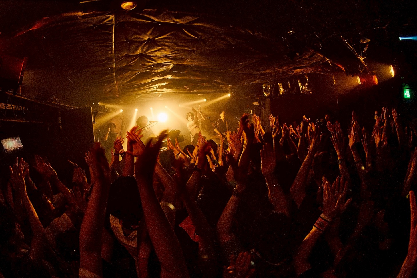 「マカロニえんぴつ 10th Anniversary Live『下北沢SHELTER』」より。（撮影：酒井ダイスケ）