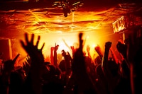 （撮影：酒井ダイスケ）「マカロニえんぴつ 10th Anniversary Live『下北沢SHELTER』」より。