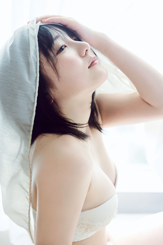人気画像6位は「AKB48田口愛佳、1st写真集より初挑戦のランジェリーカット＆シャワーシーン解禁」より、田口愛佳（AKB48）1st写真集「好きと言えたら」通常版裏表紙。
